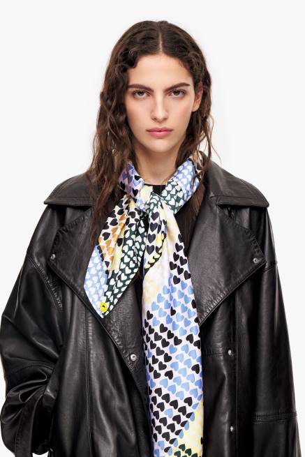 accesorios Bimba Y Lola bufanda de corazones geométricos X46J619 de color amarillo pálido